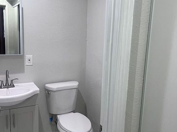 5th image of 4421 Wall St #4421