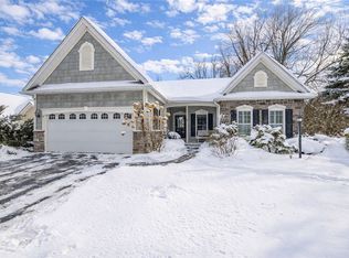 9 Abbotswood Cres, Penfield, NY 14526