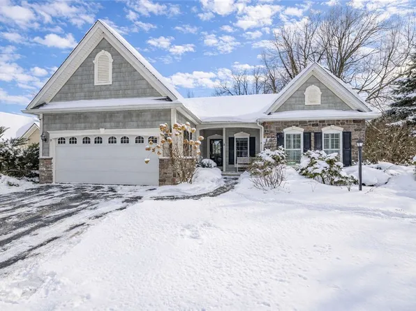 9 Abbotswood Cres, Penfield, NY 14526