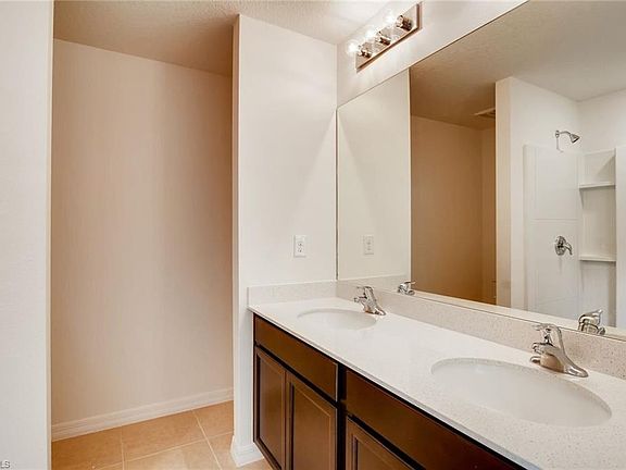 5th image of 740 Arundel Cir