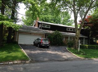 57 Willow Pond Rd, Staten Island, NY 10304