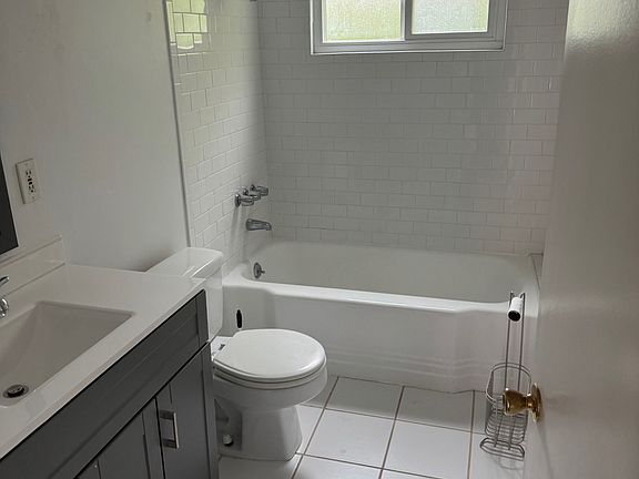 3rd image of 14332 Albers St #14332