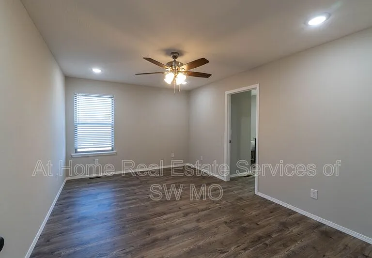 1803 S 15th Ave — Photo 7
