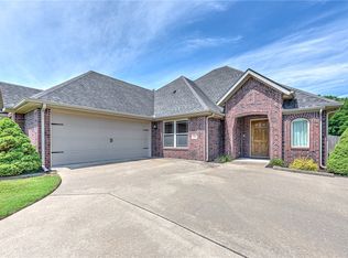 200 Tuscany St, Lowell, AR 72745
