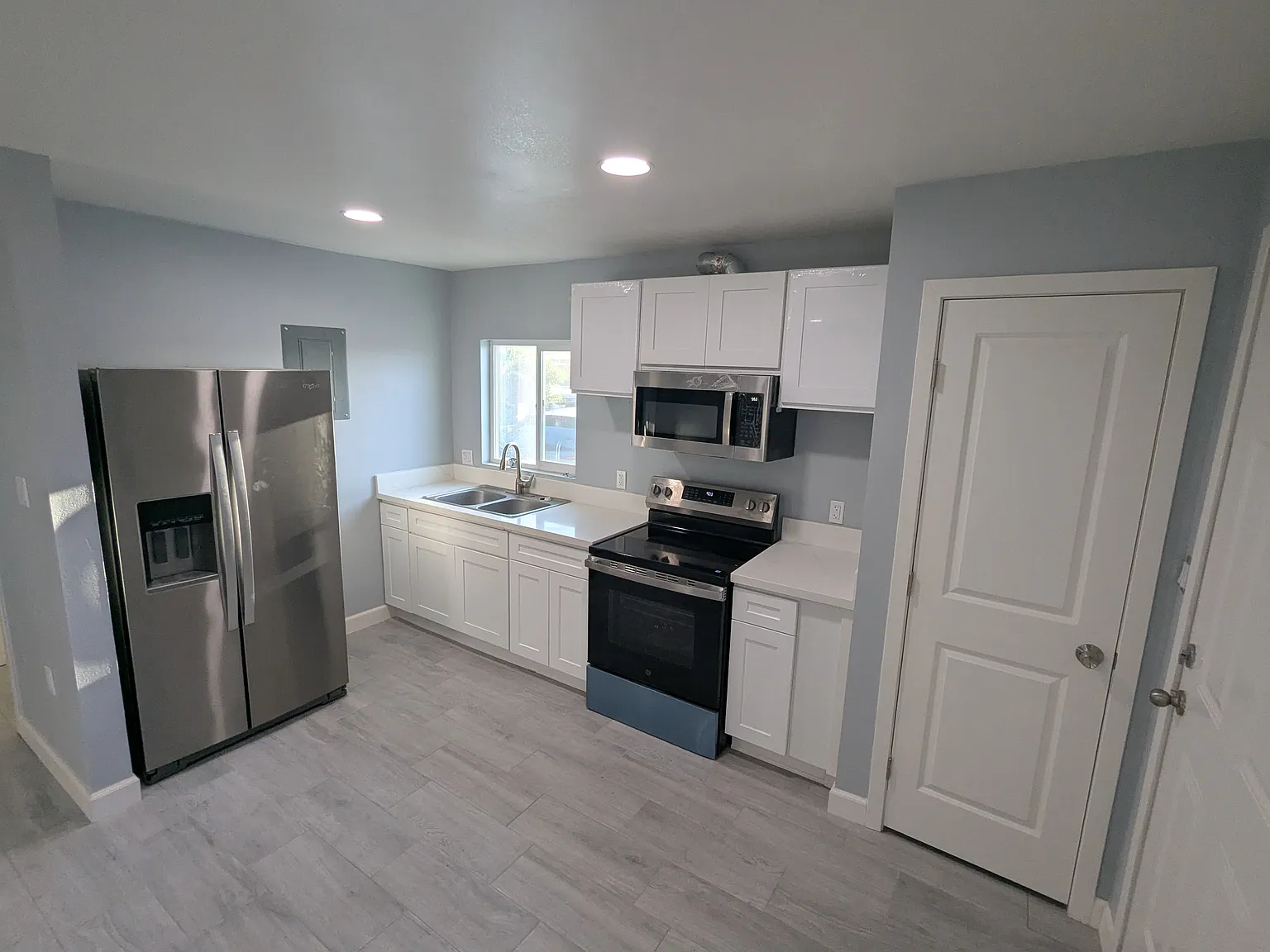 Studio, 420 sqft, $1,800 — Photo 1