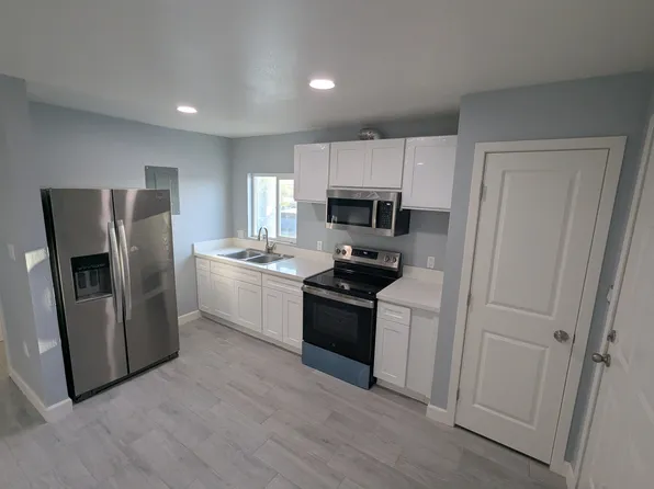 1567 Skyline Dr, Lemon Grove, CA 91945
