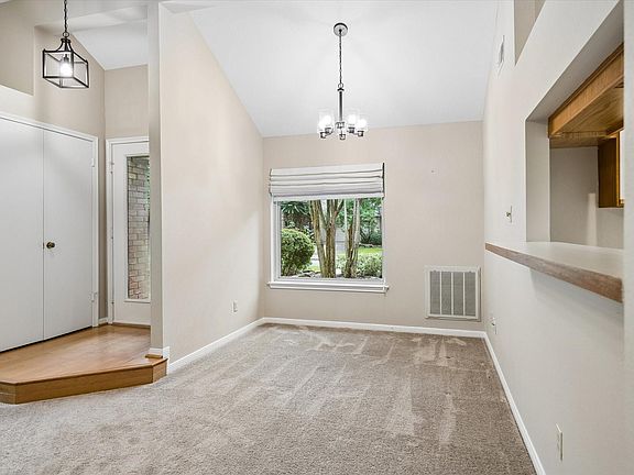 4th image of 46 Lakeridge Dr
