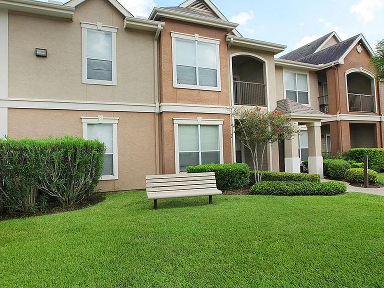Las Palmas Apartments — Photo 15