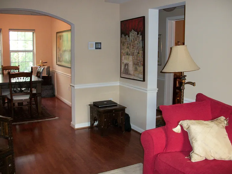 1805 N Queens Ln — Photo 1