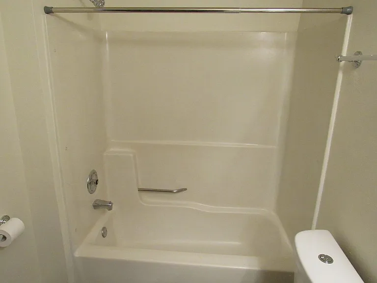 South Pine Apartments — Photo 4
