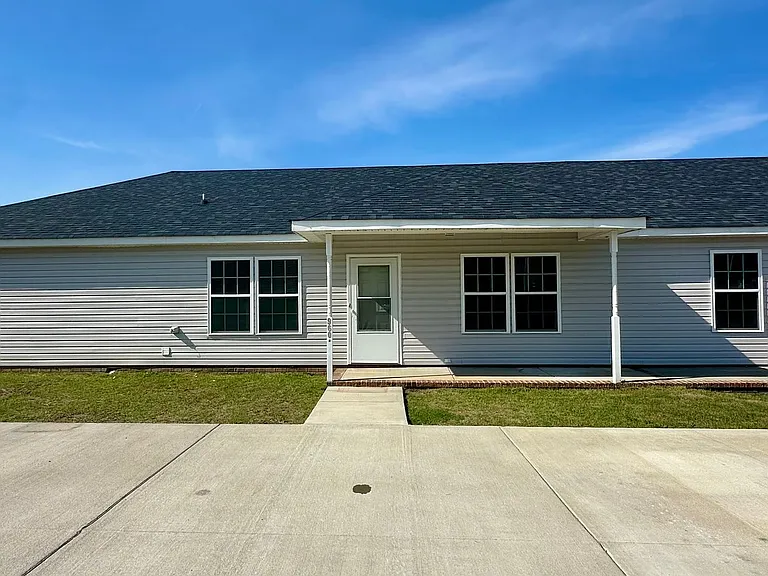 960B Mayfield Dr — Photo 1