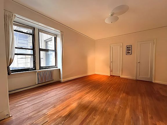 5th image of 10 Overlook Ter APT 1F