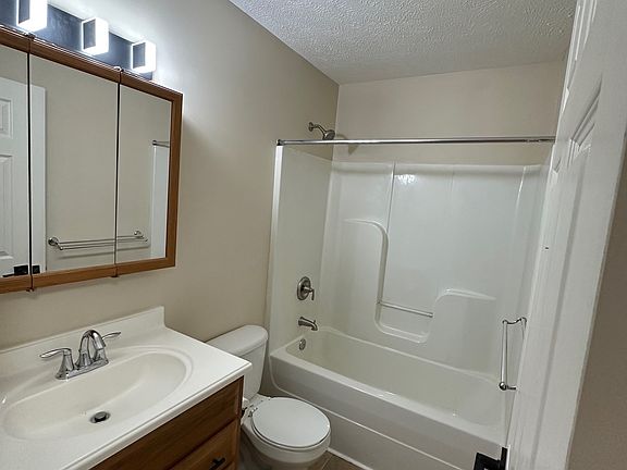 2nd image of 517 Langdon Ave #3
