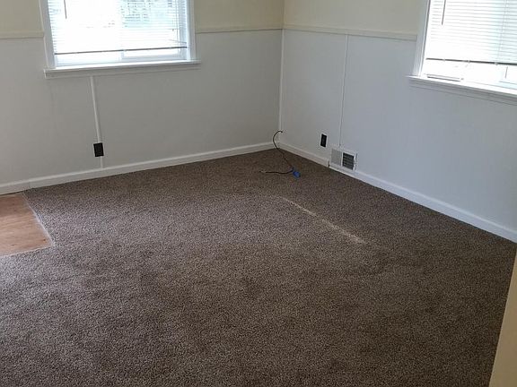 3rd image of 101 W Railroad St APT 3