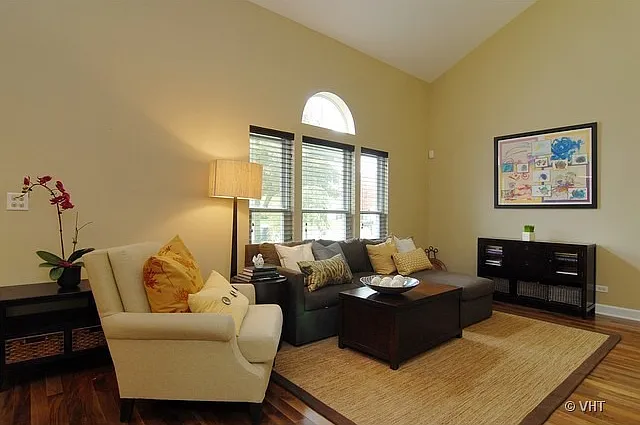 209 Wilton Ln — Photo 3