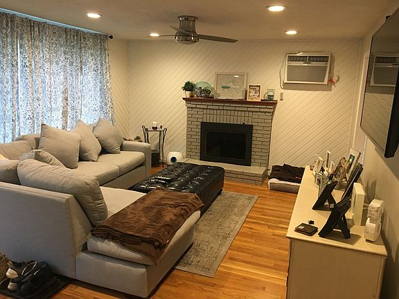 4th image of 22 Cherry Hill Cir