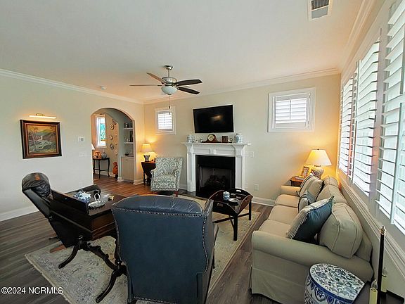 4th image of 407 Shoveler Place