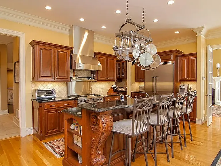 13204 Longwood Ln — Photo 34