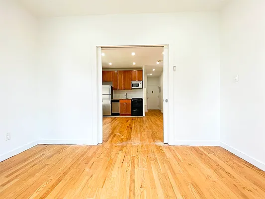 Rented by Bond New York | media 23