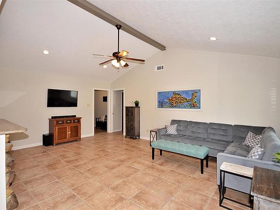 4th image of 2109 Savanna Ct S
