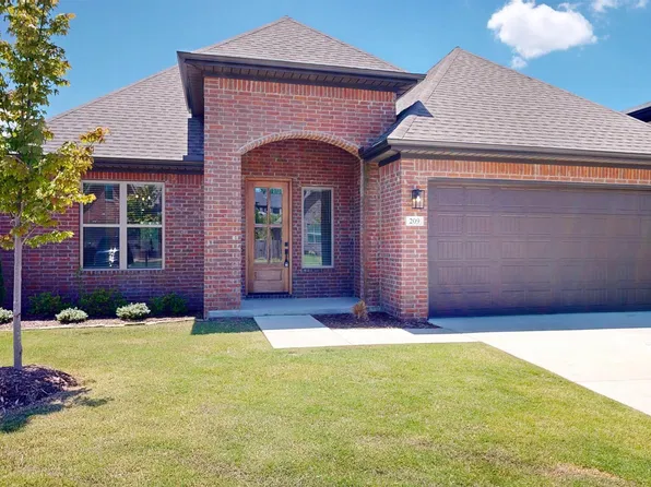 310 Kanis Ridge Dr, Little Rock, AR 72223