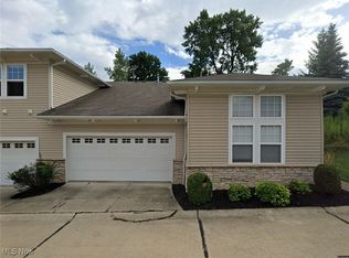 104 Stonegate Cir, Seven Hills, OH 44131