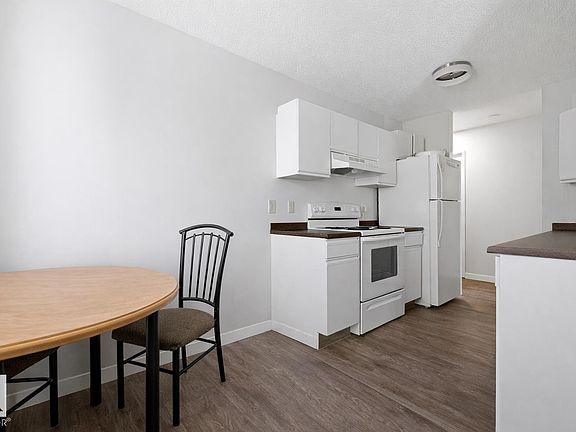 5th image of 6204 180th St #302