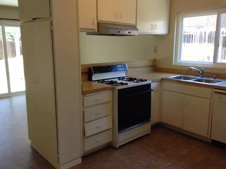 1848 Manzanita Ct — Photo 7