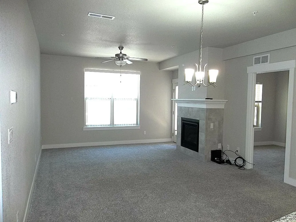 2 bed, 1006 sqft, $2,300 — Photo 4