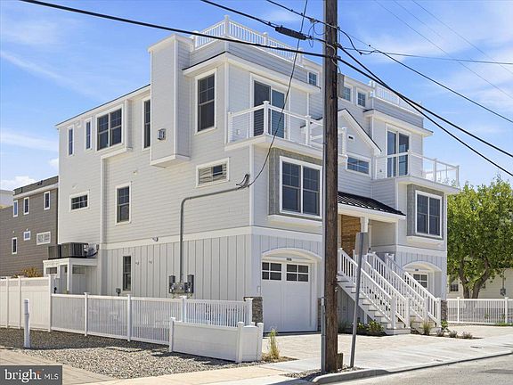 2nd image of 103 E 86th Street Glass Ln #Sea