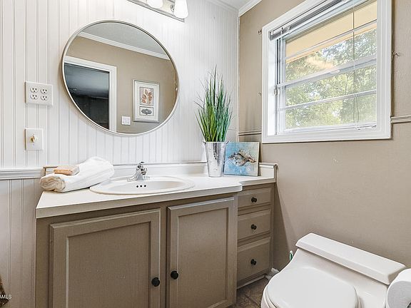5th image of 203 Genevieve Dr