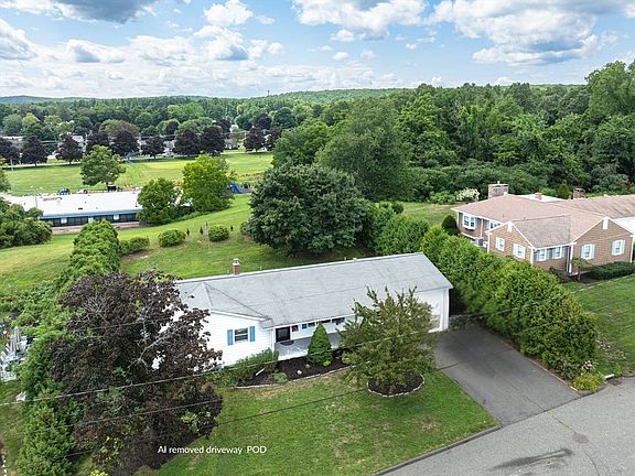 2nd image of 17 Breton Ln