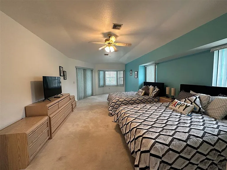1238 Yorkshire St — Photo 20