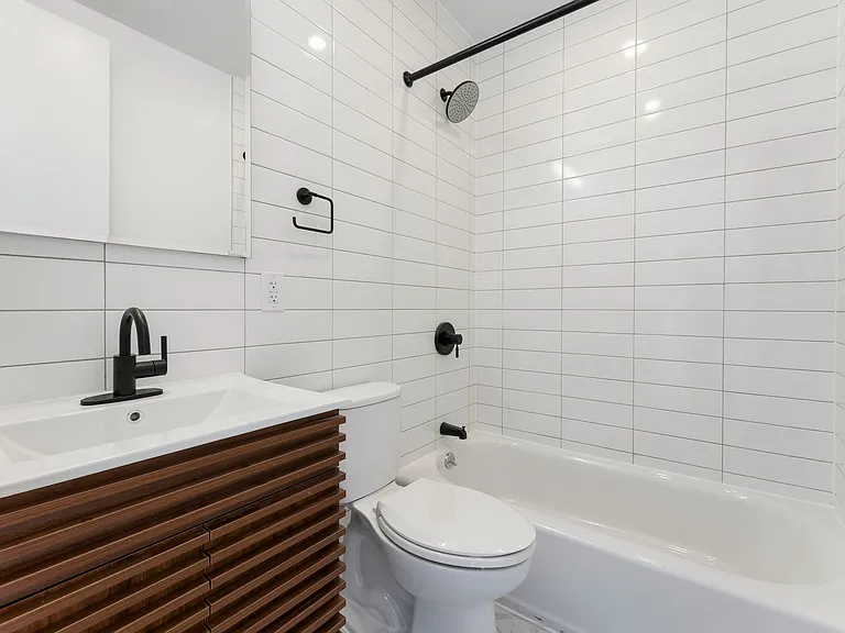 338 Wilson Ave #2L — Photo 4