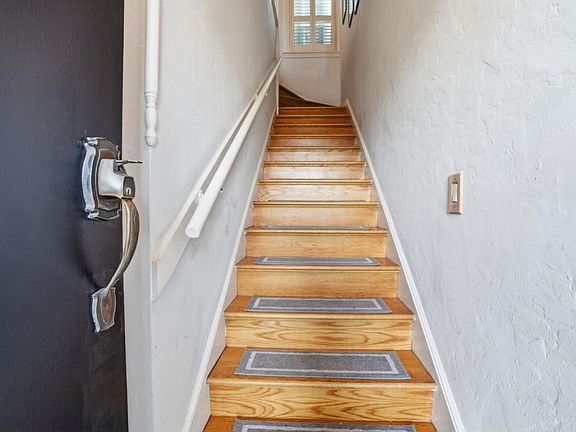 4th image of 871 Woodside Way