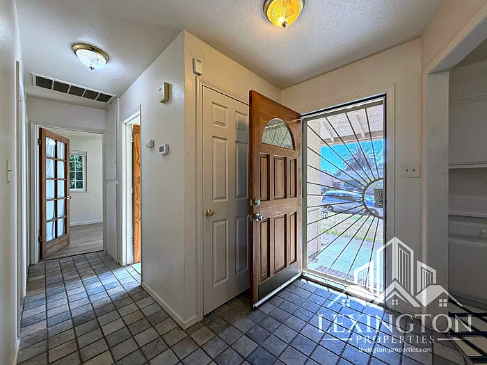 4 bed, 2.0 bath, 1280 sqft, $2,595 — Photo 4