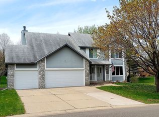 1450 Corral Ln, Woodbury, MN 55125