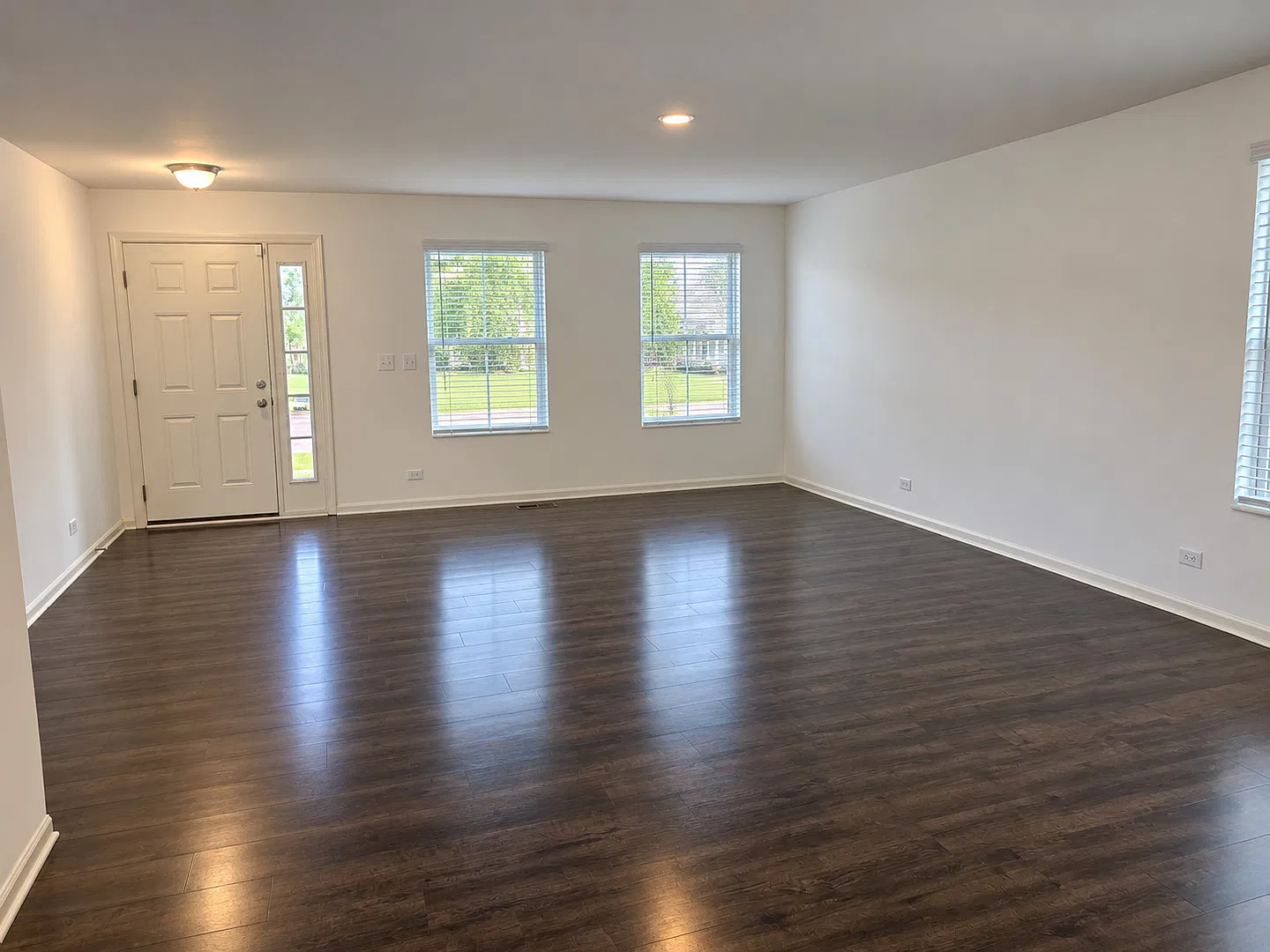 4 bed, 2.5 bath, 2855 sqft, $3,200 — Photo 4