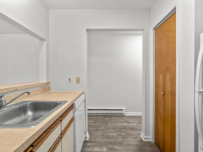 31 Railroad St #5 — Photo 4