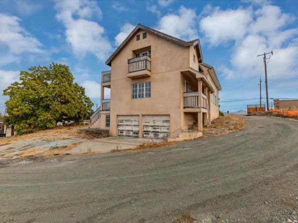 1080 Fairview Rd, Hollister, CA 95023