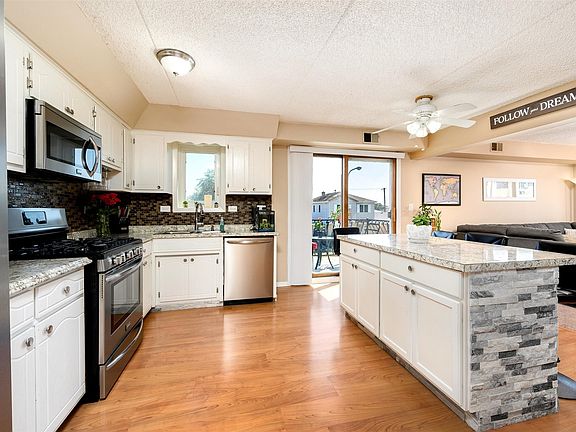 3rd image of 6257 S Newland Ave APT 2S