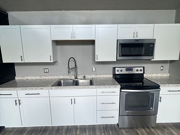 5th image of 933 Lincolnwood Dr #C