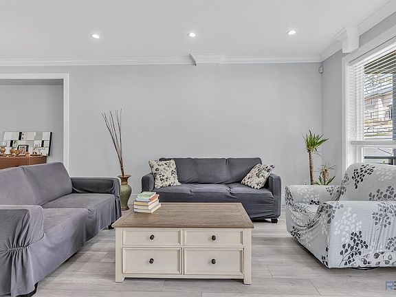 4th image of 8494 Forest Gate Dr