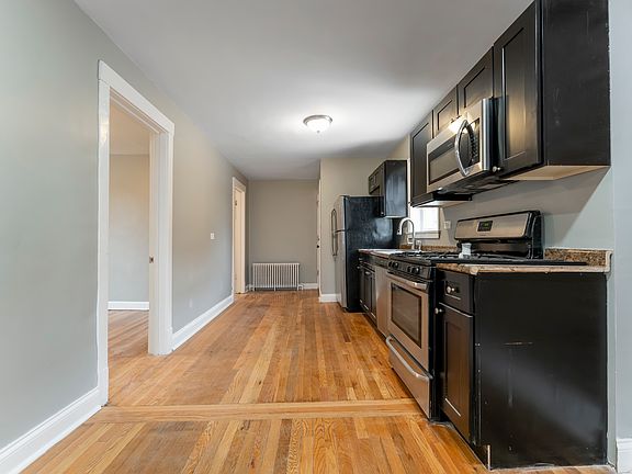 5th image of 3908 W Montrose Ave APT 2R