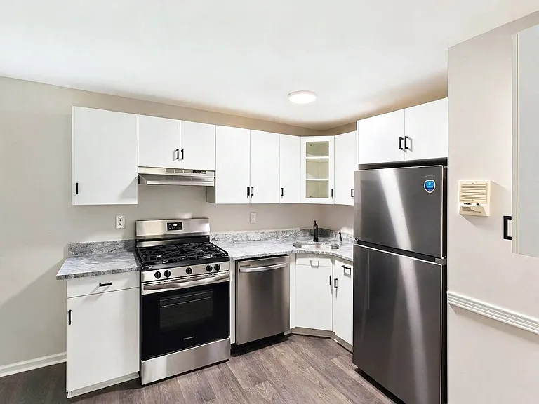 645 W Lowell Ave — Photo 5