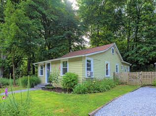 733 Old Dock Rd, Kings Park, NY 11754