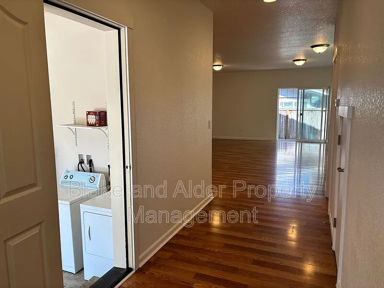 345 Norway St NE — Photo 18