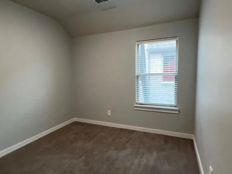 2604 Green River Rd — Photo 11