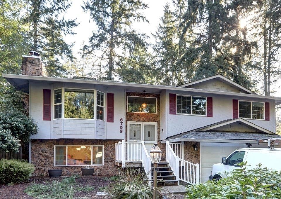 1st image of 6709 Sierra Dr SE