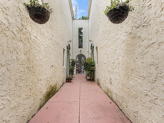 5th image of 1225 Shackamaxon St